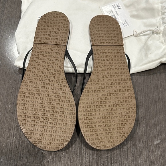 TKEES Black Leather Slim Strap Flip Flop Sandals - Lily Liners - Color Sable - Picture 5 of 8